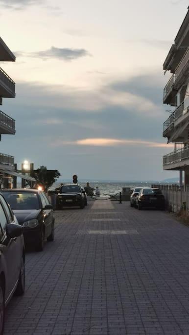 Apartment With 3 Rooms Just 1 Min From The Beach And Free Public Parking Peraía Dış mekan fotoğraf